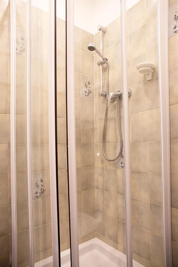 Hotel Iva Diano Marina Bagian luar foto