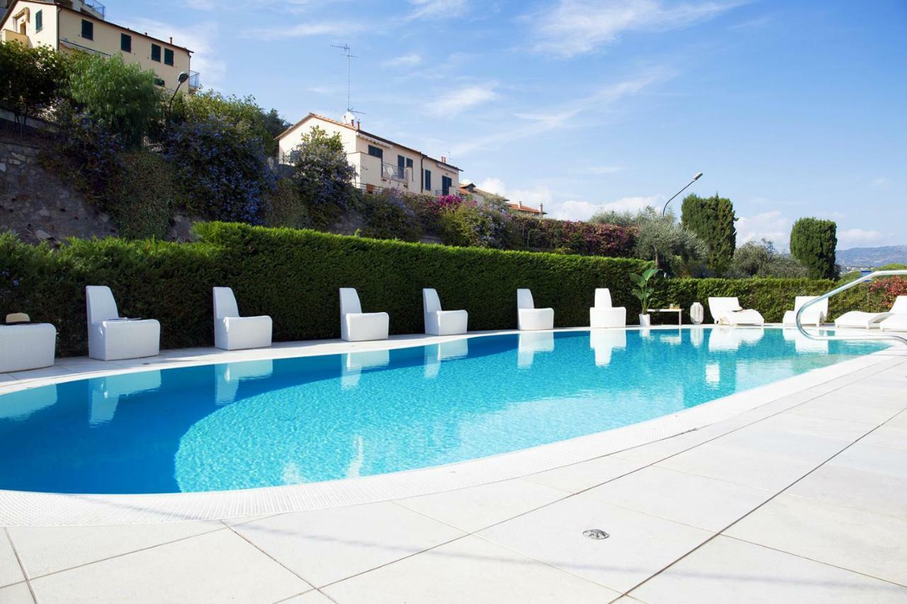 Hotel Iva Diano Marina Bagian luar foto