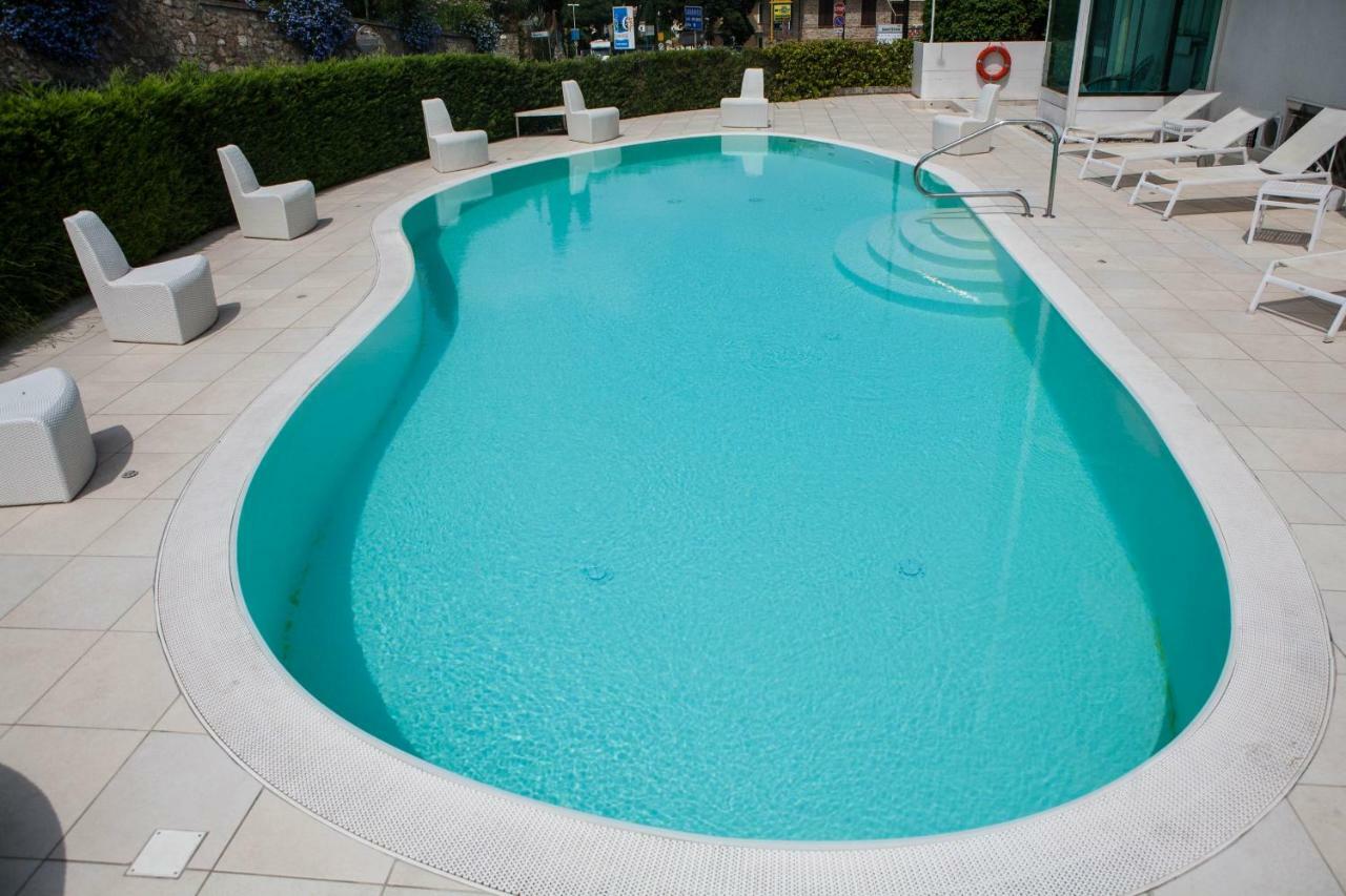 Hotel Iva Diano Marina Bagian luar foto