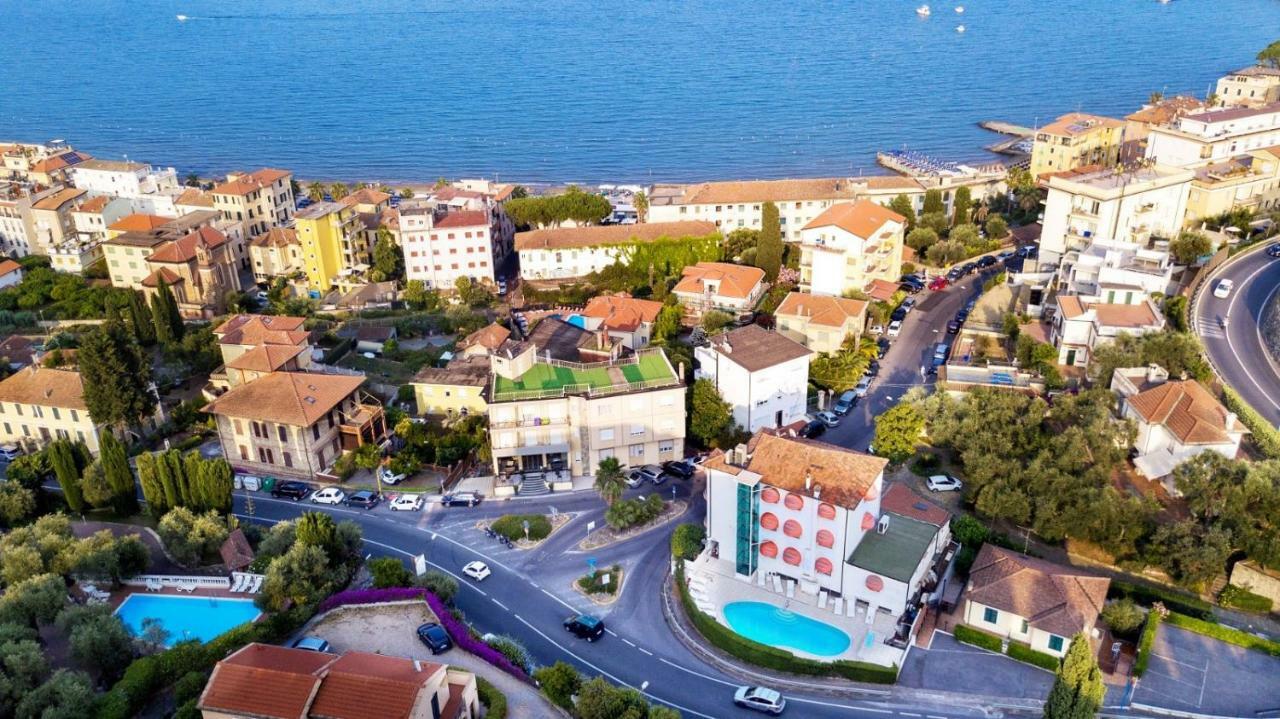Hotel Iva Diano Marina Bagian luar foto